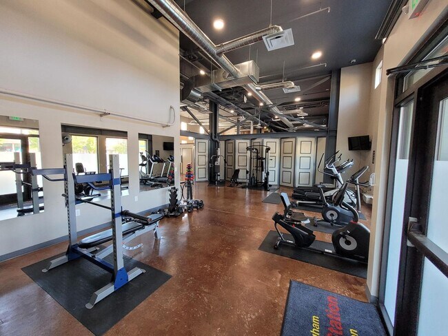 Building Photo - Charming Studio for Rent: Enjoy the Added ...