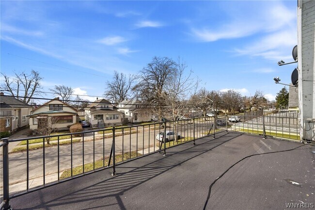 Building Photo - 220 Dartmouth Ave