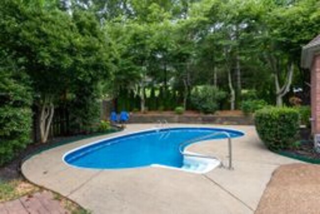 Building Photo - Beautiful Brentwood Home with Inground Pool on Quiet Cul-de-Sac