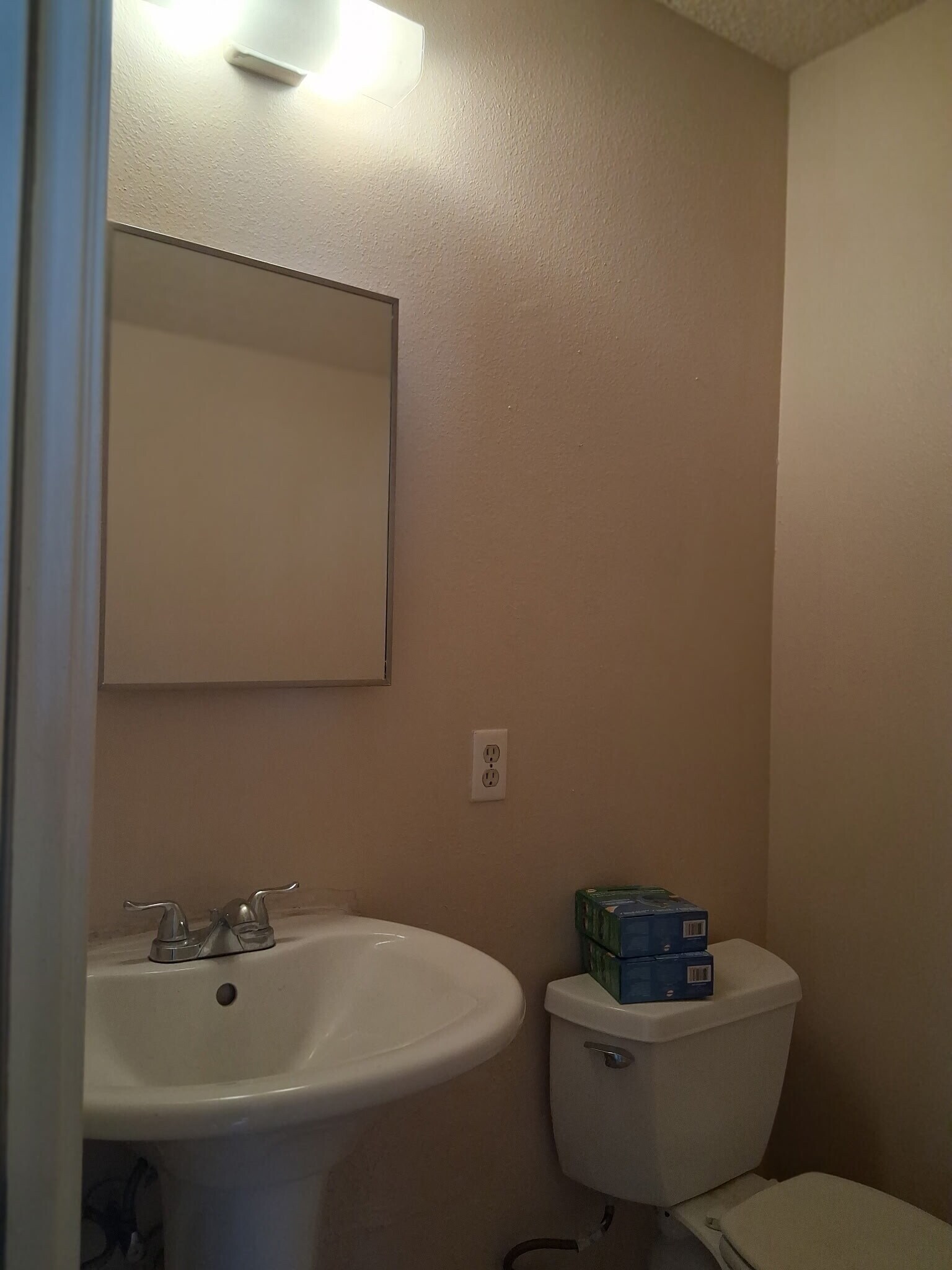 Building Photo - 874 Fillmore Dr