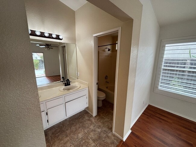 Building Photo - Charming home in gated community in Missio...
