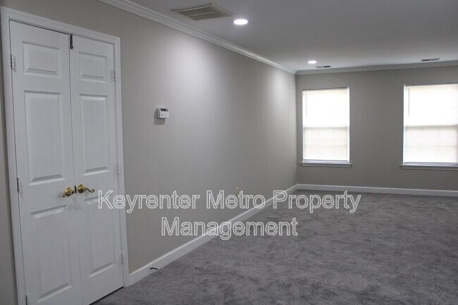 Building Photo - 1614 Albert Dr