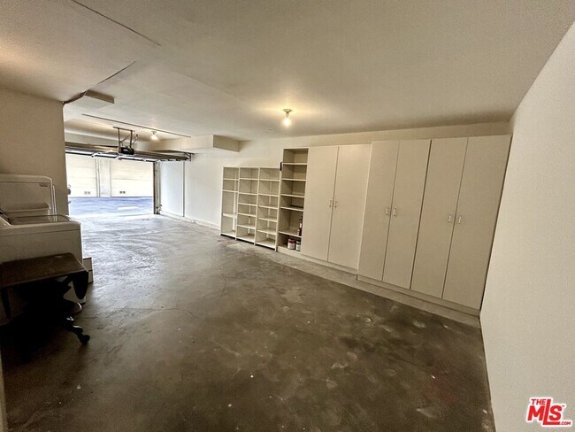 Building Photo - 5145 Yarmouth Ave