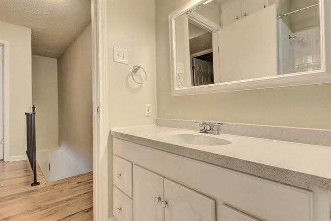 Building Photo - 1704 E M. Franklin Ave