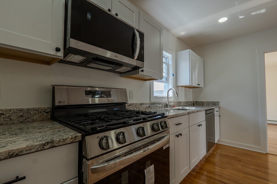 Primary Photo - 24 Ames St