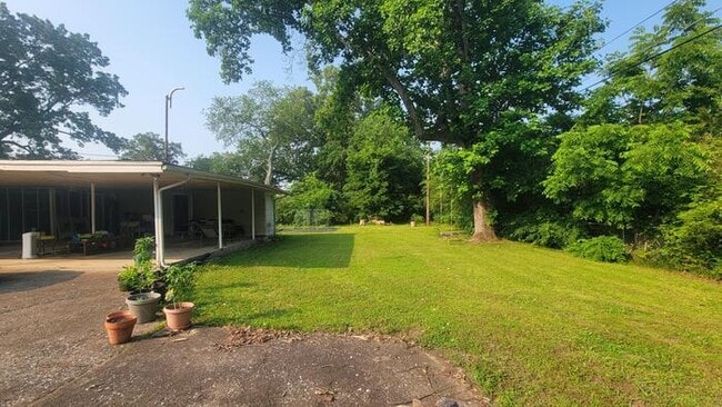 Building Photo - This home has tons of potential, yep it ne...