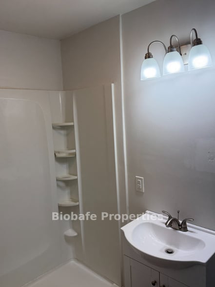 Building Photo - 176 Cloud St