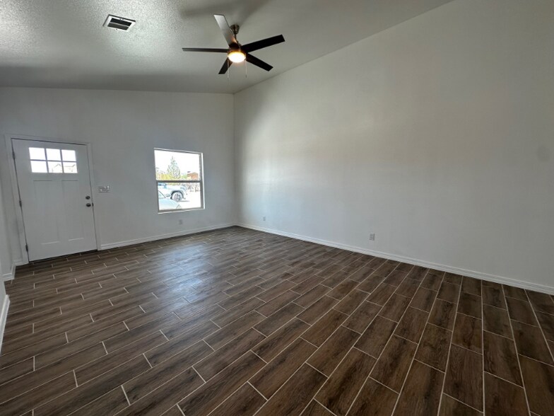 Building Photo - 612 Hesse Dr