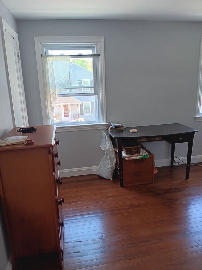 Building Photo - 2 Bedroom, 1 Bath Single Family Home on Cu...