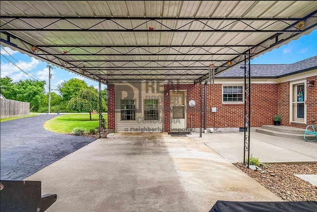 Building Photo - 550 Scenic Dr