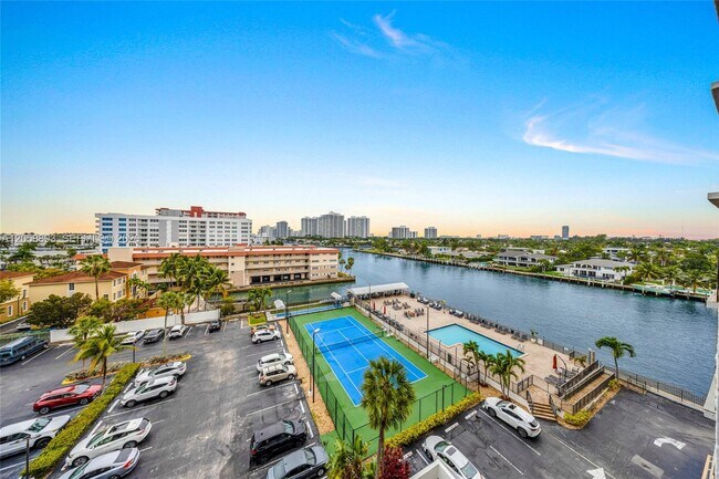 Building Photo - 2049 S Ocean Dr