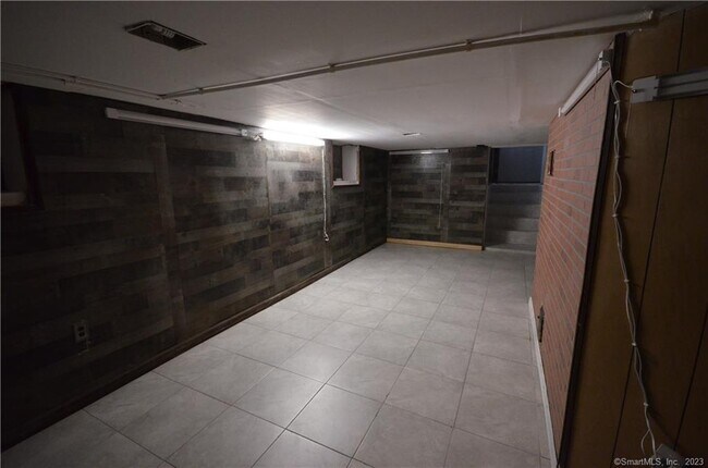 Building Photo - 147 Freeman Ave