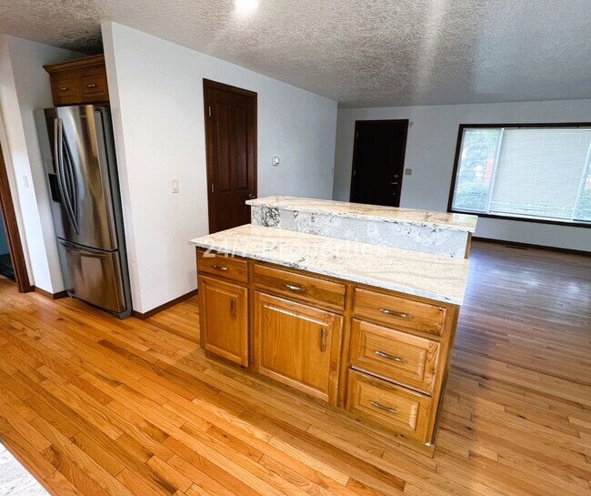 Building Photo - 2024-1102MF