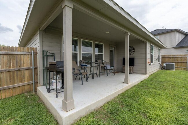 Building Photo - 1444 Acorn Wood