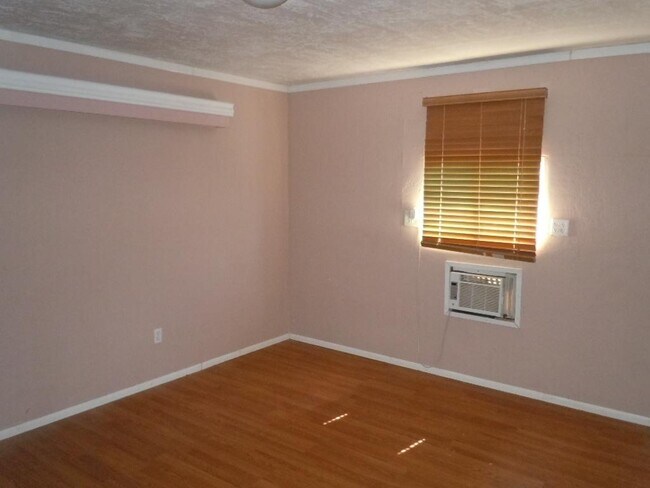 Building Photo - 520 E Judi Dr