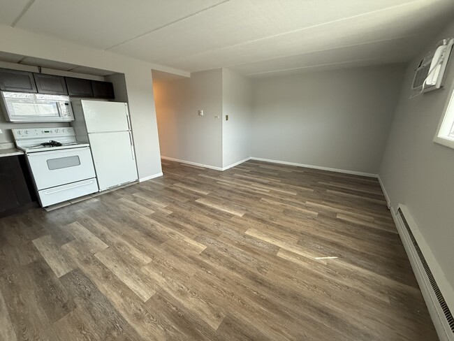 Building Photo - 1128 Des Plaines Ave