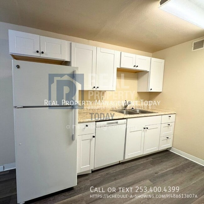 Building Photo - 6115 Glen Mary Ln SE