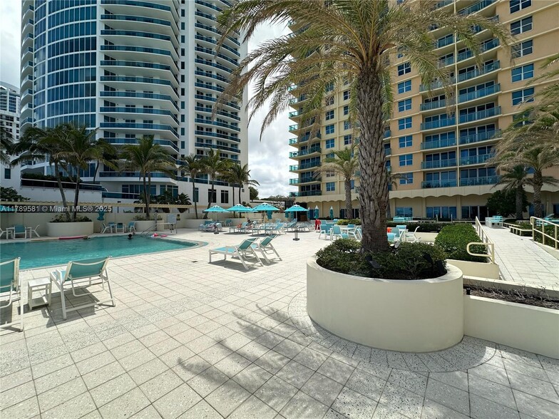 Building Photo - 2501 S Ocean Dr