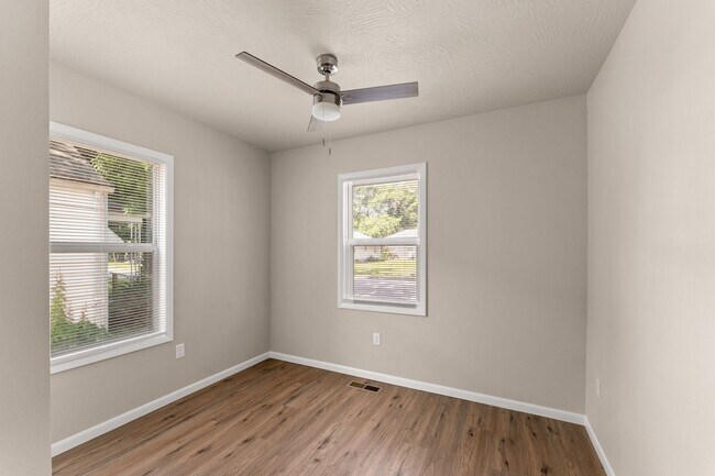 Building Photo - Available July 1!