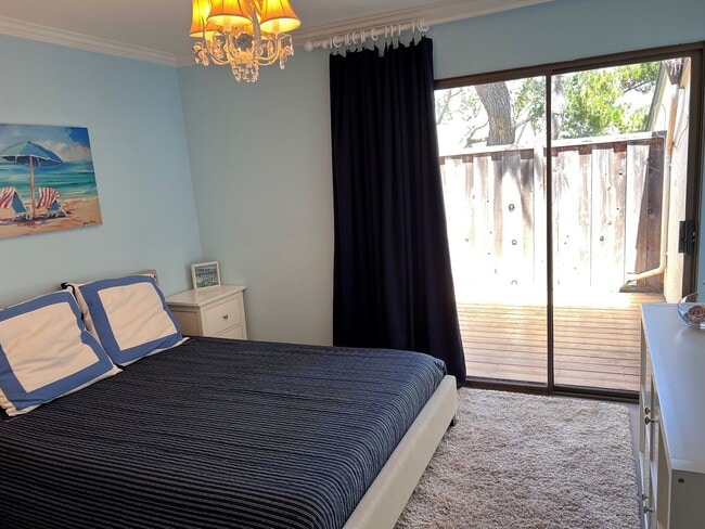 Building Photo - Fully-furnished Sleek 2-bedroom, 2-bathroo...