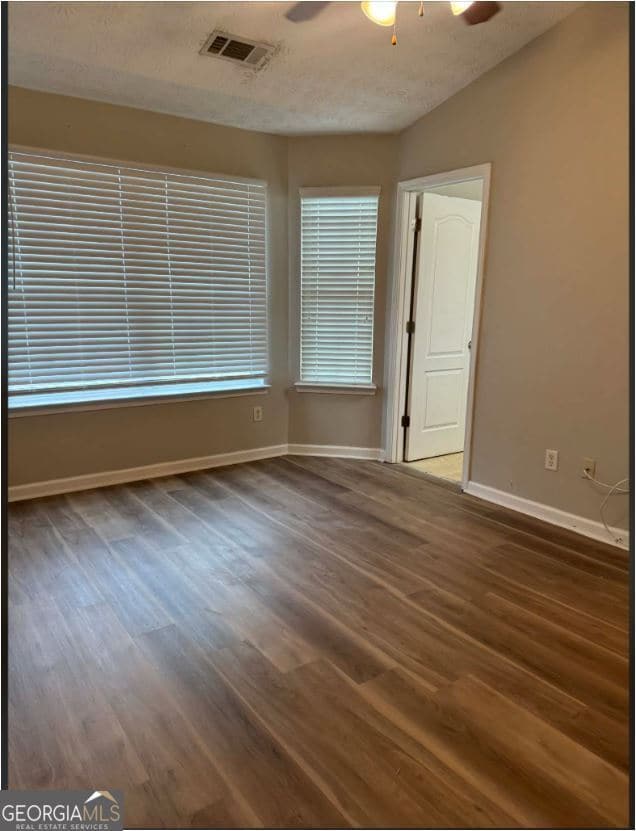 Building Photo - 5548 Pineridge Ct