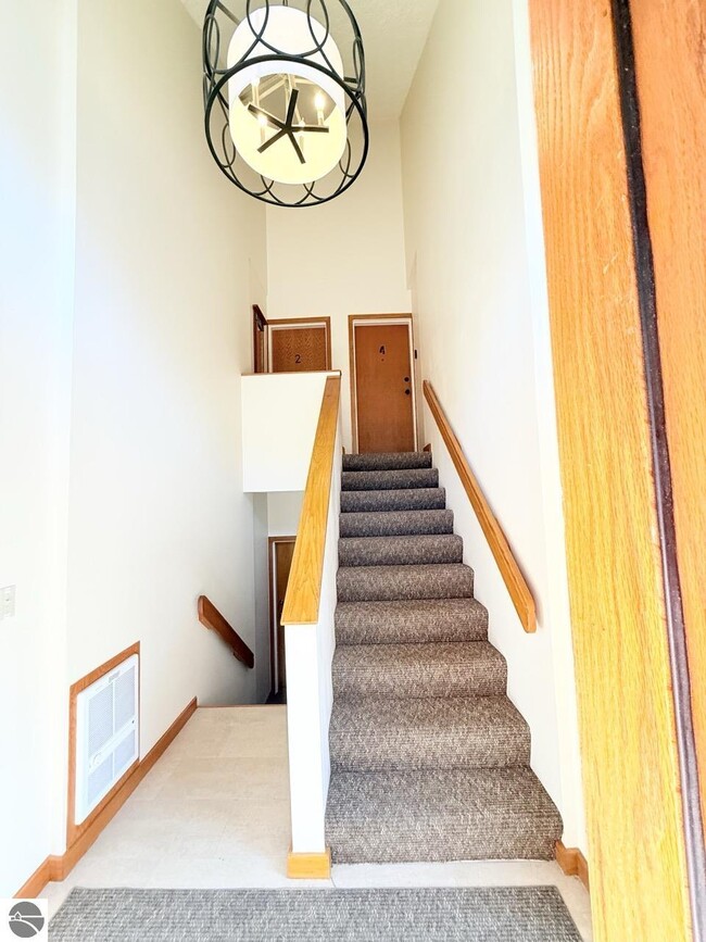 Building Photo - 776 N Yacht Club Dr