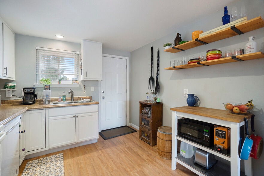 Kitchen - 4511 Stover St