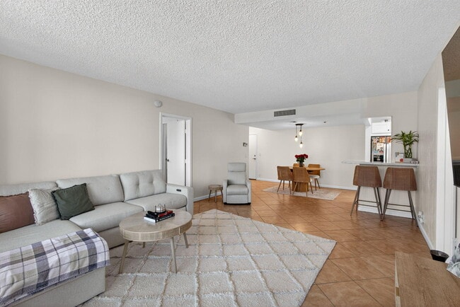 Building Photo - 336 Golfview Rd