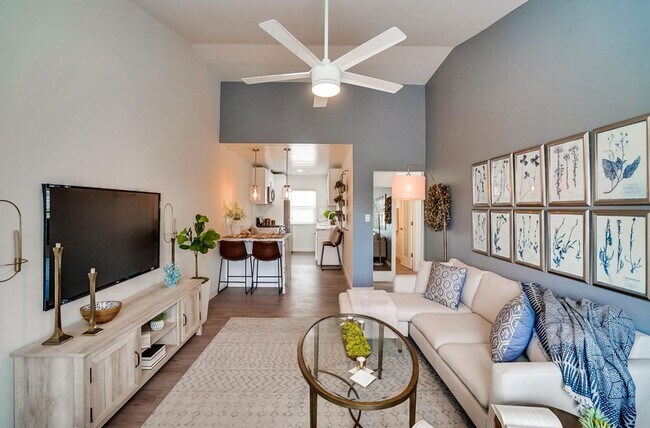 Interior Photo - 435 W. Regent St