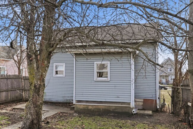 Building Photo - Stylish 2BR with Modern Upgrades