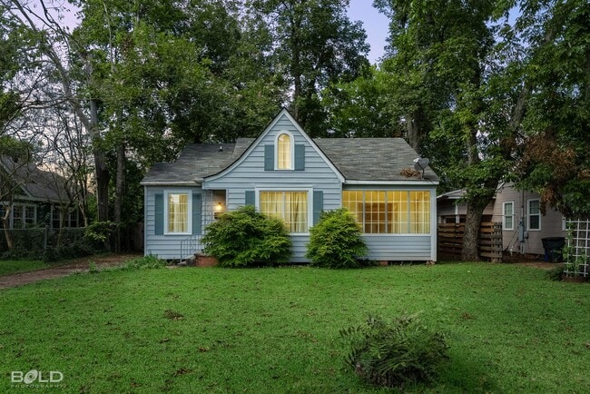 Primary Photo - Check Out this 3 bed 2 bath!!