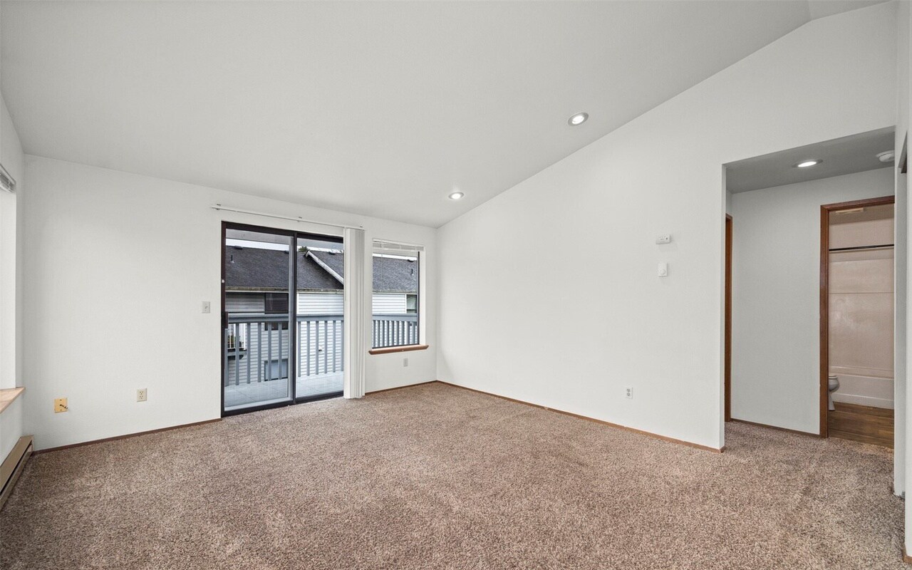 Building Photo - 2324 Valencia St