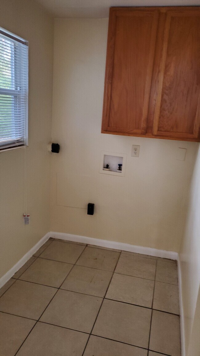 Laundry Room - 6828 Jack Horner Ln