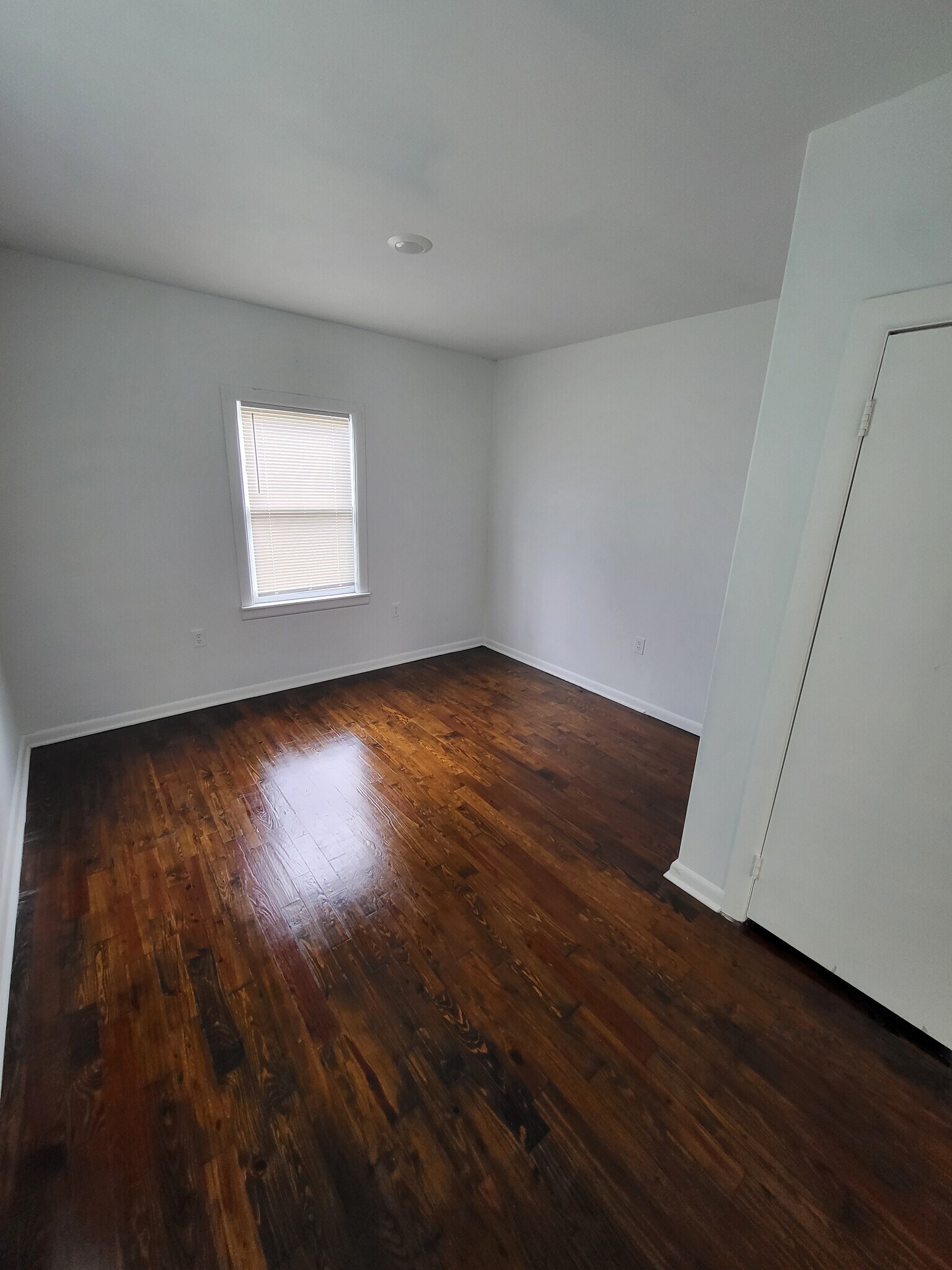 Building Photo - 1000 N Poplar St