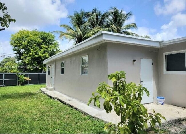 Building Photo - 900 NE 154th St