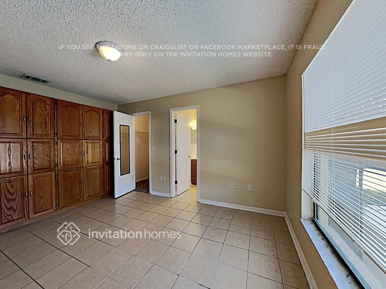 Building Photo - 2940 Theresa Dr