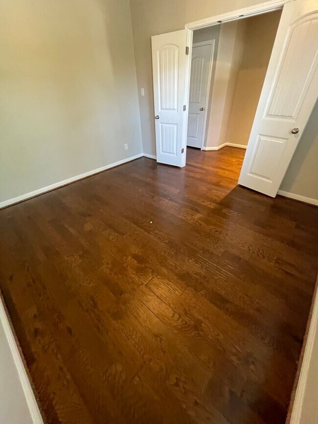 Building Photo - 22427 Carriage Bush