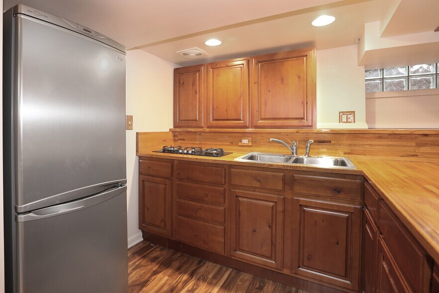 Downstairs Kitchenette - 1655 S Corona St