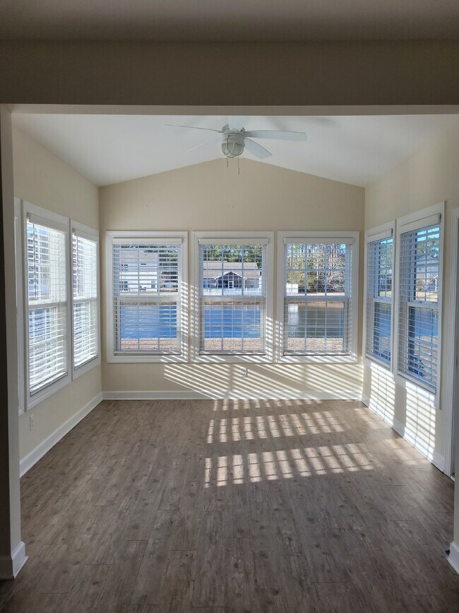 Building Photo - Three-Bedroom Home for Rent in New Riverside!