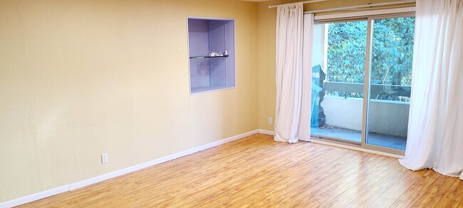 Cool little storage/decorating nook in living room. - 466 Crescent St