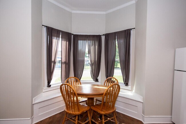 Building Photo - 116 Church St