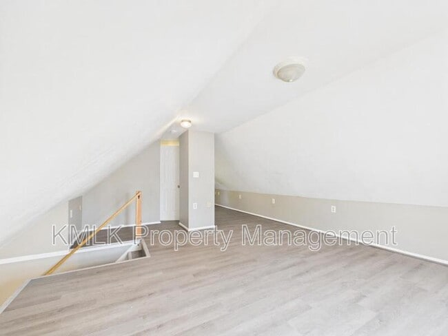 Building Photo - 701 Kling St
