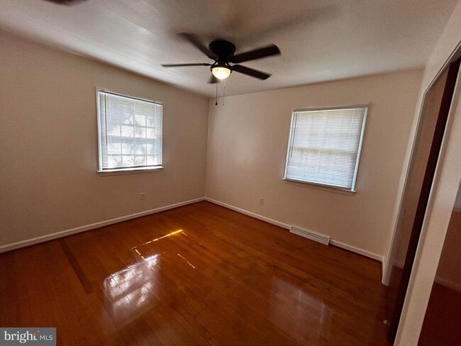 Building Photo - 525 Azalea St