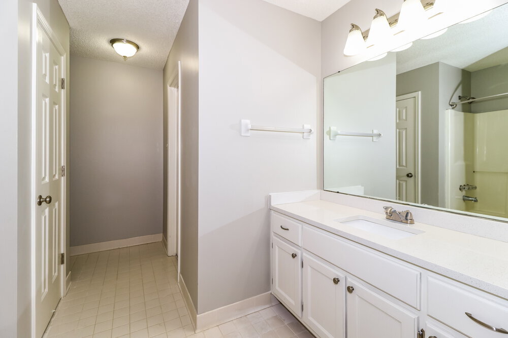 Building Photo - 6962 Lagrange Cir N