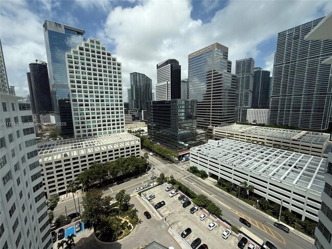 Primary Photo - 801 Brickell Bay Dr