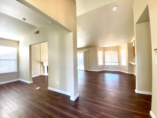 Building Photo - $2,295 Beautiful 3 Bedroom Home- Valentine...