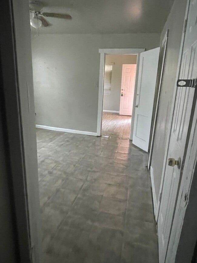 Building Photo - 2 bedroom One Bath Home For Rent