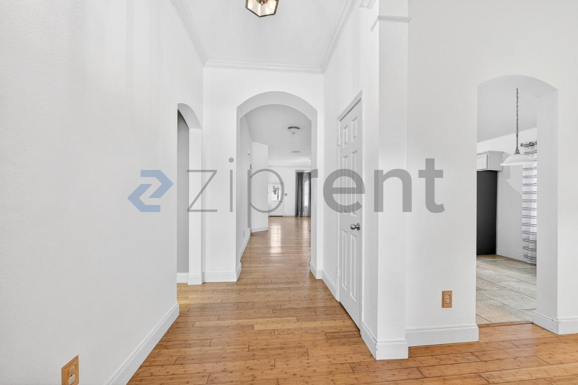 Building Photo - 1042 Grimes Dr