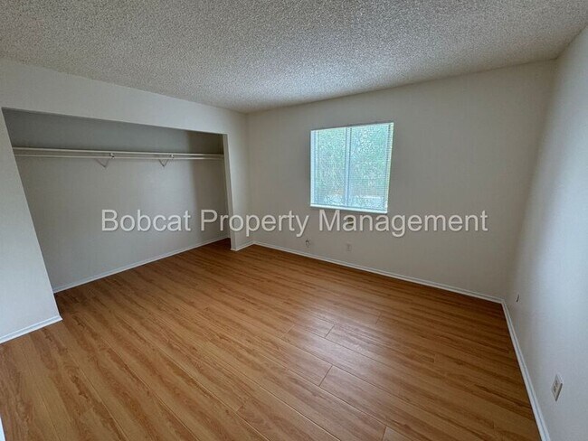 Building Photo - 1501 N Edmonds Dr