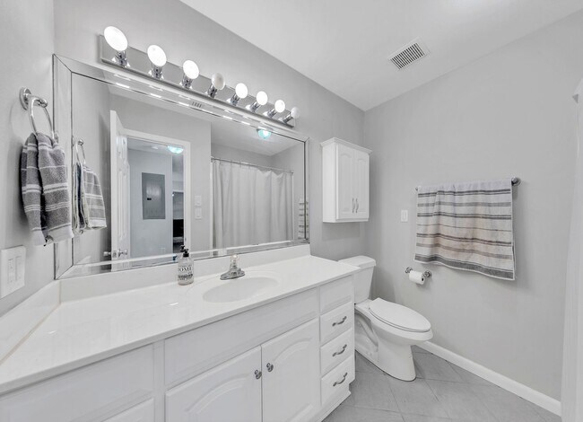 Building Photo - Beautiful 3 Bedroom in Fort Walton Beach